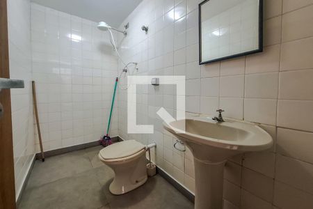 Casa à venda com 216m², 5 quartos e 3 vagas Casa à venda com 216m², 5 quartos e 3 vagasBanheiro de Serviço