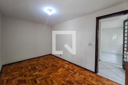 Casa à venda com 216m², 5 quartos e 3 vagas Casa à venda com 216m², 5 quartos e 3 vagasQuarto de Serviço