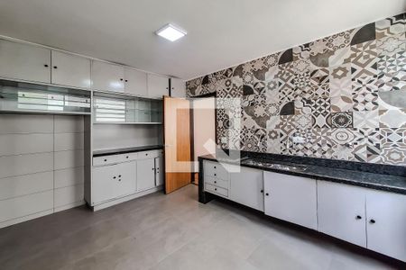 Casa à venda com 216m², 5 quartos e 3 vagas Casa à venda com 216m², 5 quartos e 3 vagasCozinha