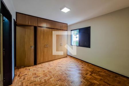 Casa à venda com 216m², 5 quartos e 3 vagas Casa à venda com 216m², 5 quartos e 3 vagasQuarto 1 - suite