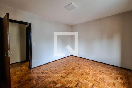 Casa à venda com 216m², 5 quartos e 3 vagas Casa à venda com 216m², 5 quartos e 3 vagasQuarto 2