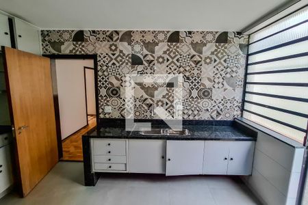Casa à venda com 216m², 5 quartos e 3 vagas Casa à venda com 216m², 5 quartos e 3 vagasCozinha