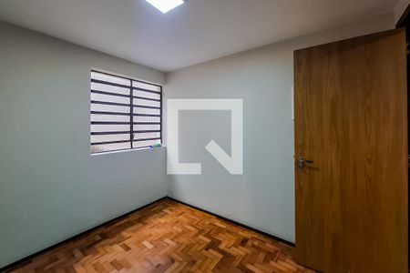 Casa à venda com 216m², 5 quartos e 3 vagas Casa à venda com 216m², 5 quartos e 3 vagasQuarto de Serviço
