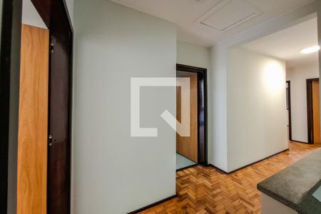 Casa à venda com 216m², 5 quartos e 3 vagas Casa à venda com 216m², 5 quartos e 3 vagasCorredor