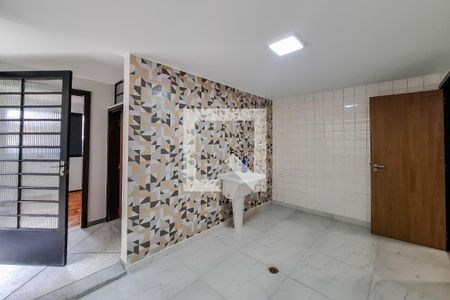 Casa à venda com 216m², 5 quartos e 3 vagas Casa à venda com 216m², 5 quartos e 3 vagasLavanderia