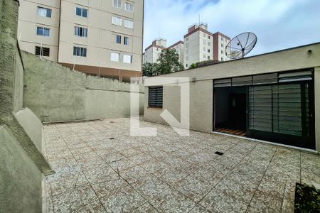 Casa à venda com 216m², 5 quartos e 3 vagas Casa à venda com 216m², 5 quartos e 3 vagasÁrea externa