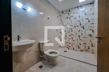 Casa à venda com 216m², 5 quartos e 3 vagas Casa à venda com 216m², 5 quartos e 3 vagasBanheiro