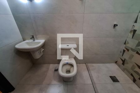 Casa à venda com 216m², 5 quartos e 3 vagas Casa à venda com 216m², 5 quartos e 3 vagasBanheiro