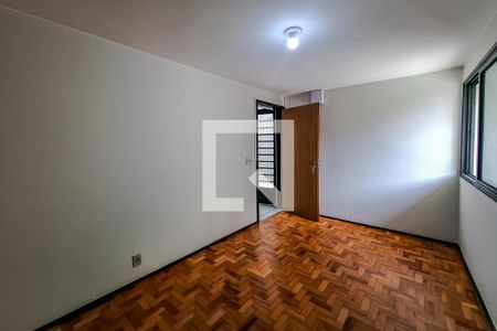 Casa à venda com 216m², 5 quartos e 3 vagas Casa à venda com 216m², 5 quartos e 3 vagasQuarto de Serviço