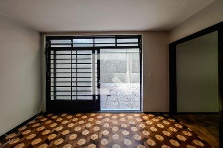 Casa à venda com 216m², 5 quartos e 3 vagas Casa à venda com 216m², 5 quartos e 3 vagasSala