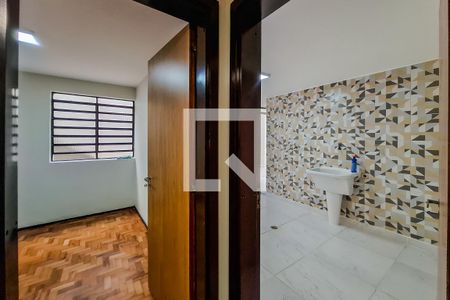 Casa à venda com 216m², 5 quartos e 3 vagas Casa à venda com 216m², 5 quartos e 3 vagasQuarto de Serviço