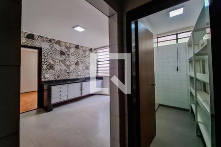 Casa à venda com 216m², 5 quartos e 3 vagas Casa à venda com 216m², 5 quartos e 3 vagasCozinha