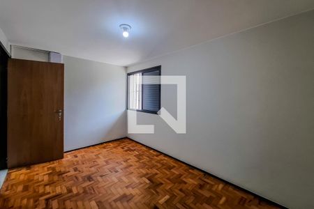 Casa à venda com 216m², 5 quartos e 3 vagas Casa à venda com 216m², 5 quartos e 3 vagasQuarto de Serviço