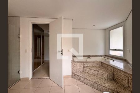 Apartamento à venda com 104m², 2 quartos e 2 vagasBanheiro da suíte 