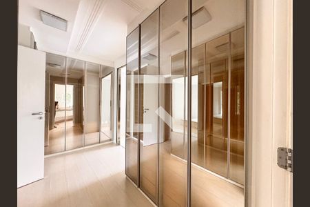 Apartamento à venda com 104m², 2 quartos e 2 vagasCloset da suíte 