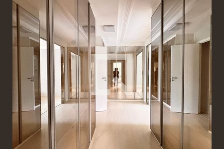 Apartamento à venda com 104m², 2 quartos e 2 vagasCloset da suíte 