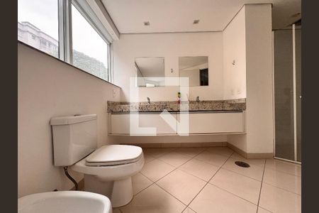 Apartamento à venda com 104m², 2 quartos e 2 vagasBanheiro da suíte 