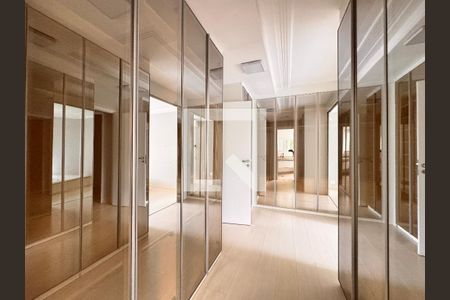 Apartamento à venda com 104m², 2 quartos e 2 vagasCloset da suíte 