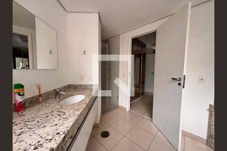 Apartamento à venda com 104m², 2 quartos e 2 vagasBanheiro da suíte 
