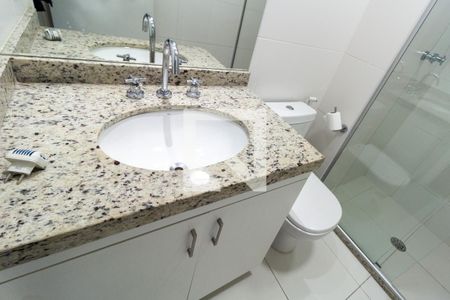 Apartamento para alugar com 69m², 2 quartos e 1 vaga Apartamento para alugar com 69m², 2 quartos e 1 vagaBanheiro do Corredor