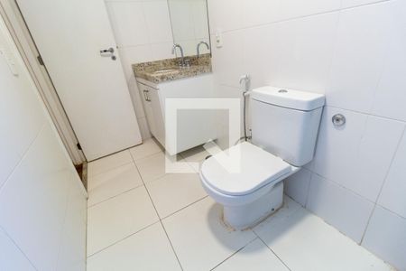 Apartamento para alugar com 69m², 2 quartos e 1 vaga Apartamento para alugar com 69m², 2 quartos e 1 vagaBanheiro da Suíte