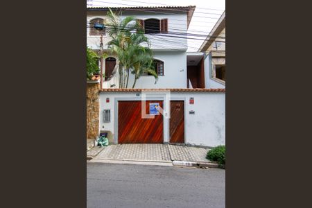 Casa para alugar com 200m², 2 quartos e 3 vagas Casa para alugar com 200m², 2 quartos e 3 vagasFachada