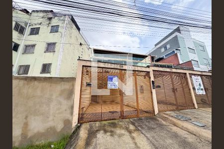 Casa à venda com 191m², 3 quartos e 2 vagasFachada