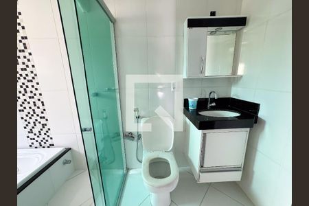 Casa à venda com 191m², 3 quartos e 2 vagasBanheiro