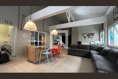 Sala de casa à venda com 6 quartos, 300m² em Vila Madalena, São Paulo