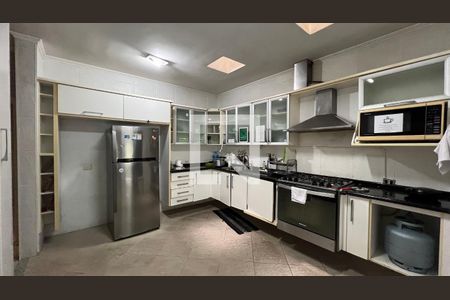 Casa à venda com 300m², 6 quartos e 4 vagasCozinha