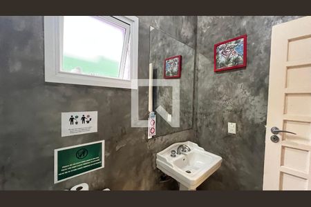 Casa à venda com 300m², 6 quartos e 4 vagasBanheiro da suite de casal