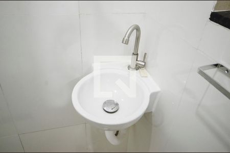 Banheiro de casa para alugar com 1 quarto, 18m² em Riachuelo, Rio de Janeiro