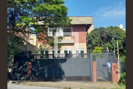 Casa à venda com 350m², 4 quartos e 4 vagasFachada