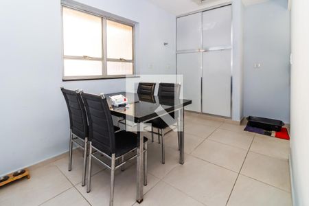 Casa à venda com 350m², 4 quartos e 4 vagasLavanderia