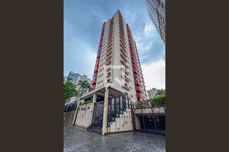 Apartamento à venda com 176m², 3 quartos e 3 vagasFachada e portaria
