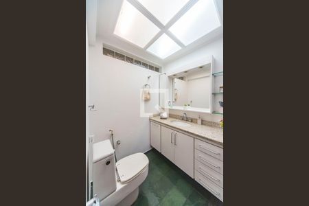 Apartamento à venda com 176m², 3 quartos e 3 vagasBanheiro do Quarto 2