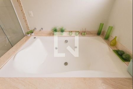 Casa de condomínio para alugar com 317m², 4 quartos e 4 vagasBanheiro da Suíte 1