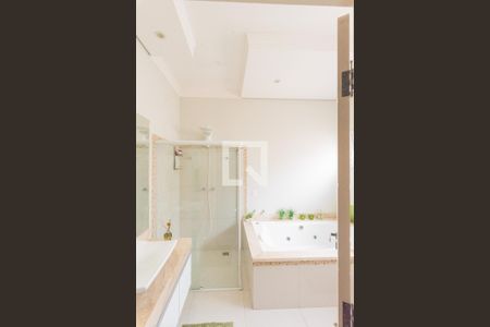 Casa de condomínio para alugar com 317m², 4 quartos e 4 vagasBanheiro da Suíte 1