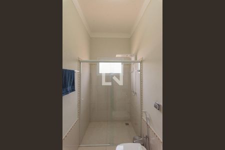 Casa de condomínio para alugar com 317m², 4 quartos e 4 vagasBanheiro da Suíte 2