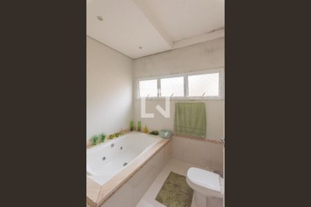 Casa de condomínio para alugar com 317m², 4 quartos e 4 vagasBanheiro da Suíte