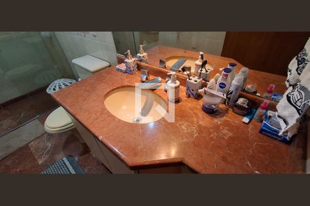 Apartamento à venda com 205m², 4 quartos e 2 vagas Apartamento à venda com 205m², 4 quartos e 2 vagasBanheiro Suíte 1