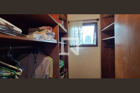 Apartamento à venda com 205m², 4 quartos e 2 vagas Apartamento à venda com 205m², 4 quartos e 2 vagasCloset