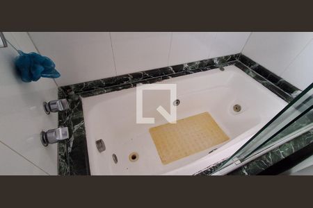 Apartamento à venda com 205m², 4 quartos e 2 vagas Apartamento à venda com 205m², 4 quartos e 2 vagasBanheiro Suíte 2