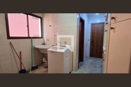 Apartamento à venda com 205m², 4 quartos e 2 vagas Apartamento à venda com 205m², 4 quartos e 2 vagasÁrea de Serviço