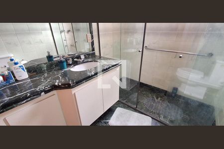 Apartamento à venda com 205m², 4 quartos e 2 vagas Apartamento à venda com 205m², 4 quartos e 2 vagasBanheiro Social