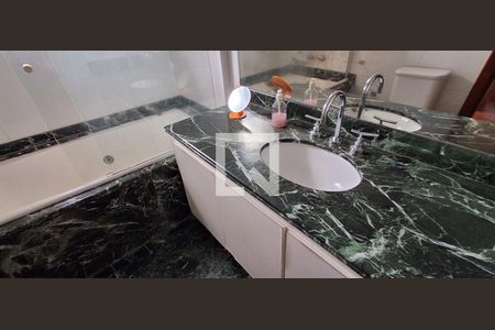 Apartamento à venda com 205m², 4 quartos e 2 vagas Apartamento à venda com 205m², 4 quartos e 2 vagasBanheiro Suíte 2