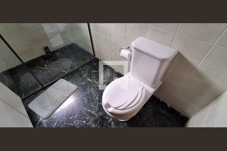 Apartamento à venda com 205m², 4 quartos e 2 vagas Apartamento à venda com 205m², 4 quartos e 2 vagasBanheiro Suíte 2