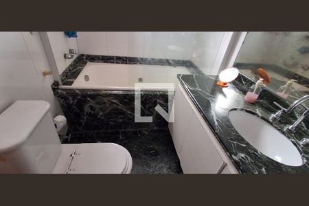 Apartamento à venda com 205m², 4 quartos e 2 vagas Apartamento à venda com 205m², 4 quartos e 2 vagasBanheiro Suíte 2