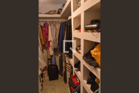 Casa de condomínio à venda com 260m², 4 quartos e 1 vagaCloset da suíte 1