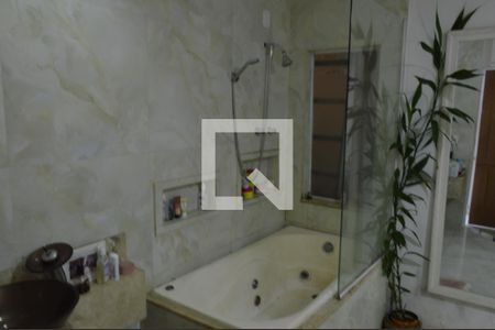 Casa de condomínio à venda com 260m², 4 quartos e 1 vagaBanheiro da Suíte 1